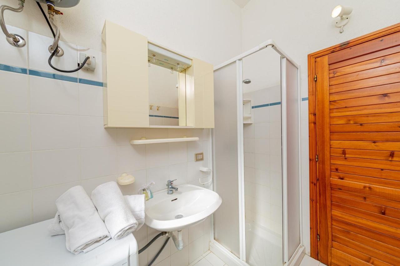 Appartamento Trilocale Le Canne 6 Posti Letto Con Giardino San Teodoro  Exteriér fotografie